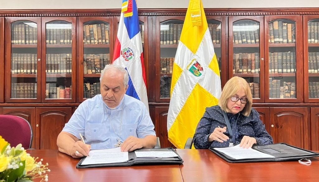 Entidades firman acuerdo contribuirá a formación profesionales de la salud 