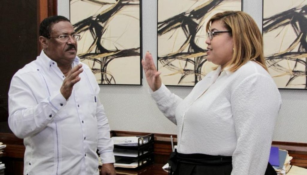 Posesionan doctora Anny Kery Alcántara como subdirectora del hospital Ángel Contreras 