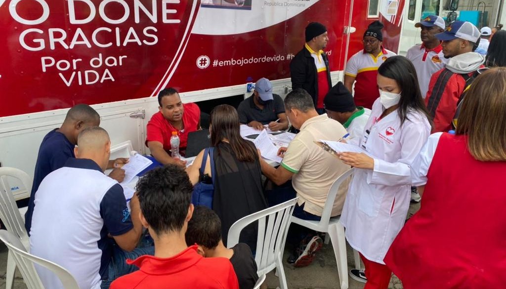 Recolectan 110 unidades de sangre durante jornada 