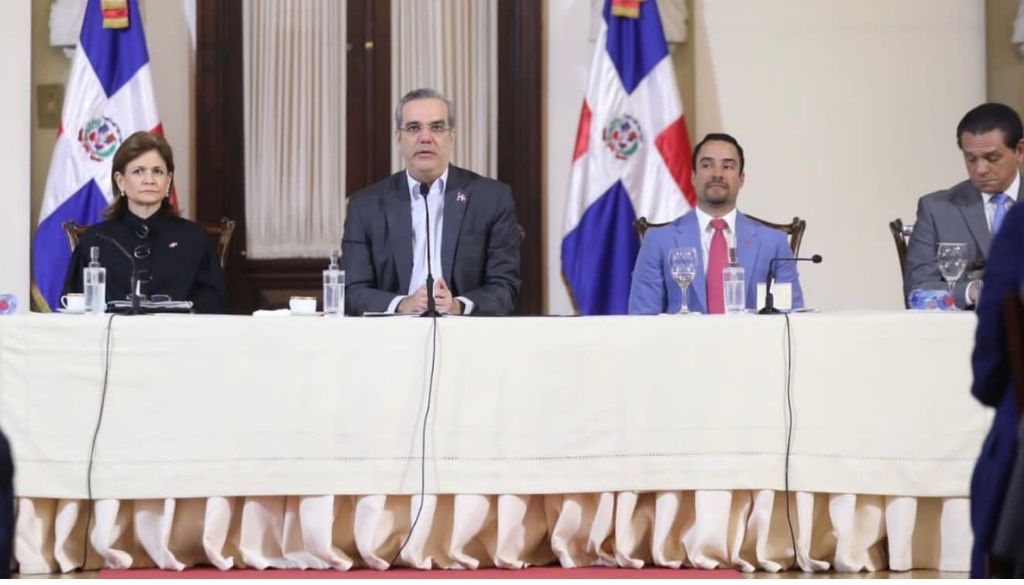 Gobierno otorga fondos para impulsar sistema de salud privado 