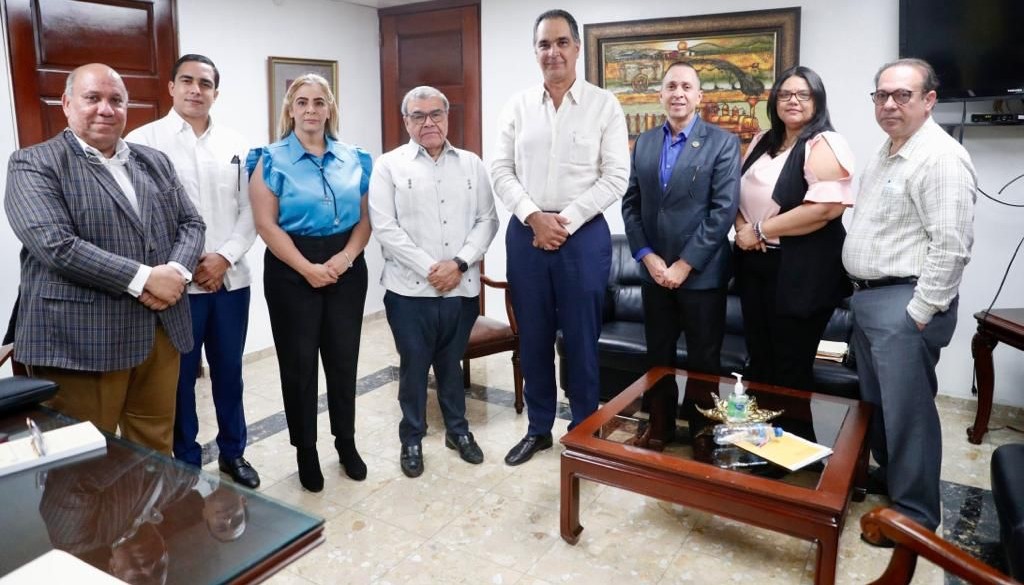 Discuten códigos para médicos en ARS 