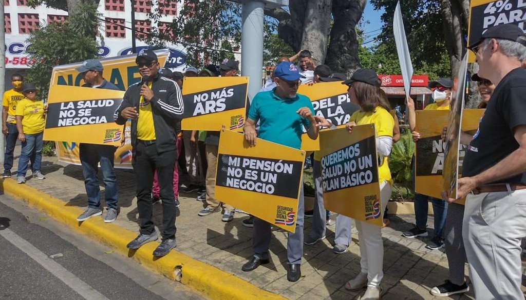 Demandan devolución fondos de pensiones  