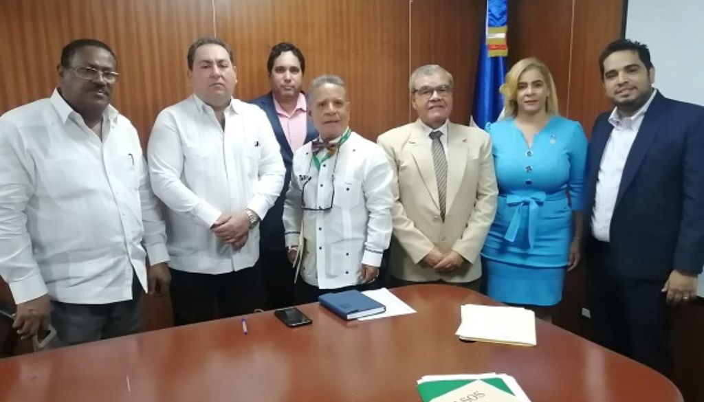 Médicos contratados por pandemia serán reubicados en otras áreas 