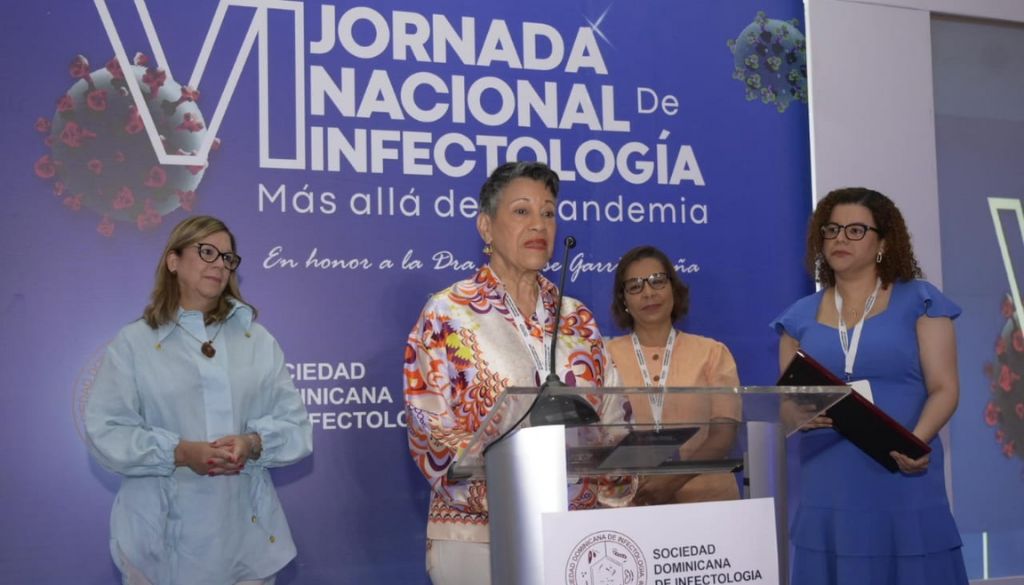 Sociedades médicas reconocen a destacados profesionales 