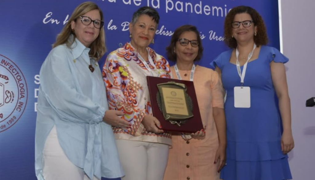 Reconocen a destacada infectóloga Ivelisse Garris Ureña 