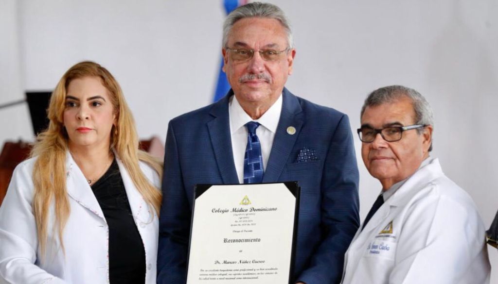 Dr. Marcos Núñez recibe reconocimiento por su trayectoria académica y profesional  