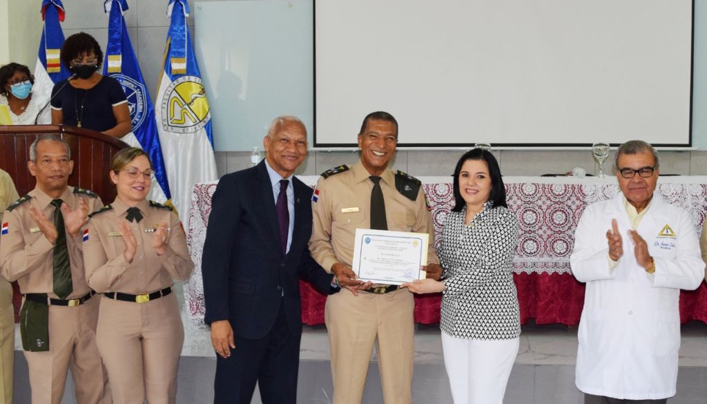 Reconocen a médicos del Hospital de las Fuerzas Armadas 