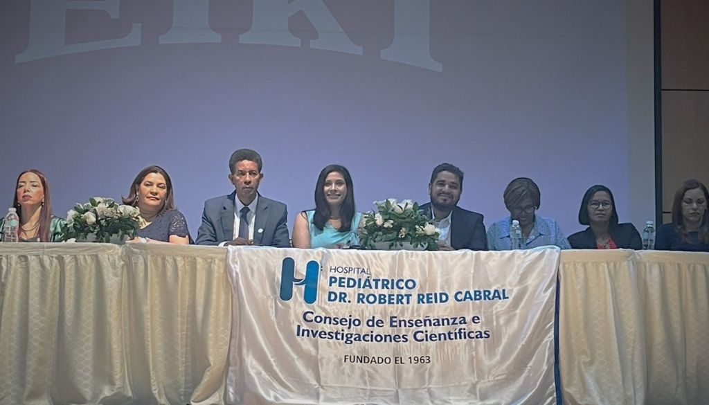 Hospital Robert Reid gradúa médicos en diferentes áreas pediátricas 