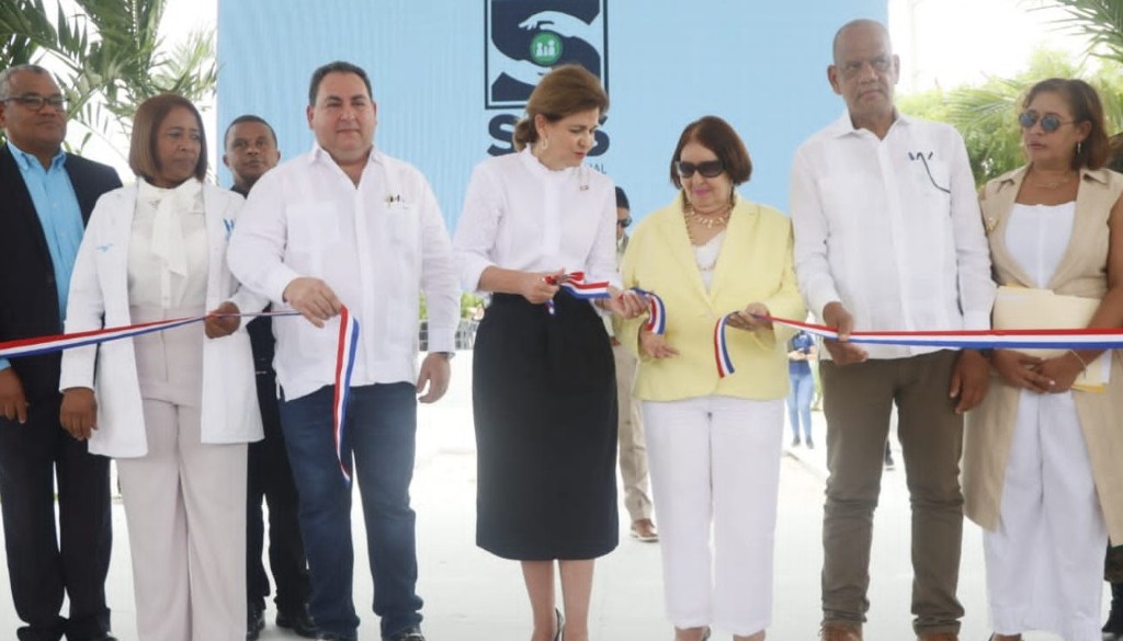 Entregan remozado Hospital Teófilo Gautier 