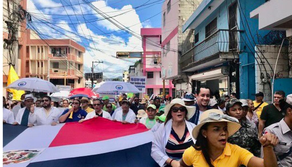 Colegio Médico advierte continuará marchas en todo el país  