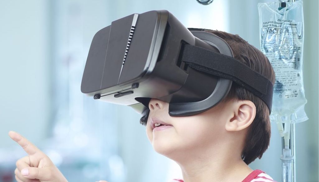 Analizan beneficios realidad virtual para reducir dolor por vacunas  