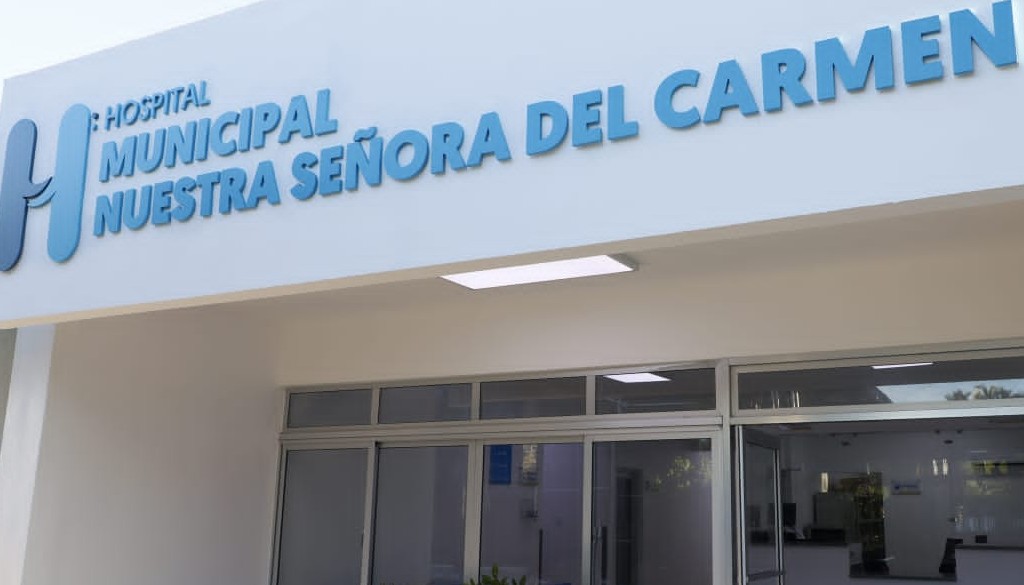 Entregan dos hospitales remozados en Azua 