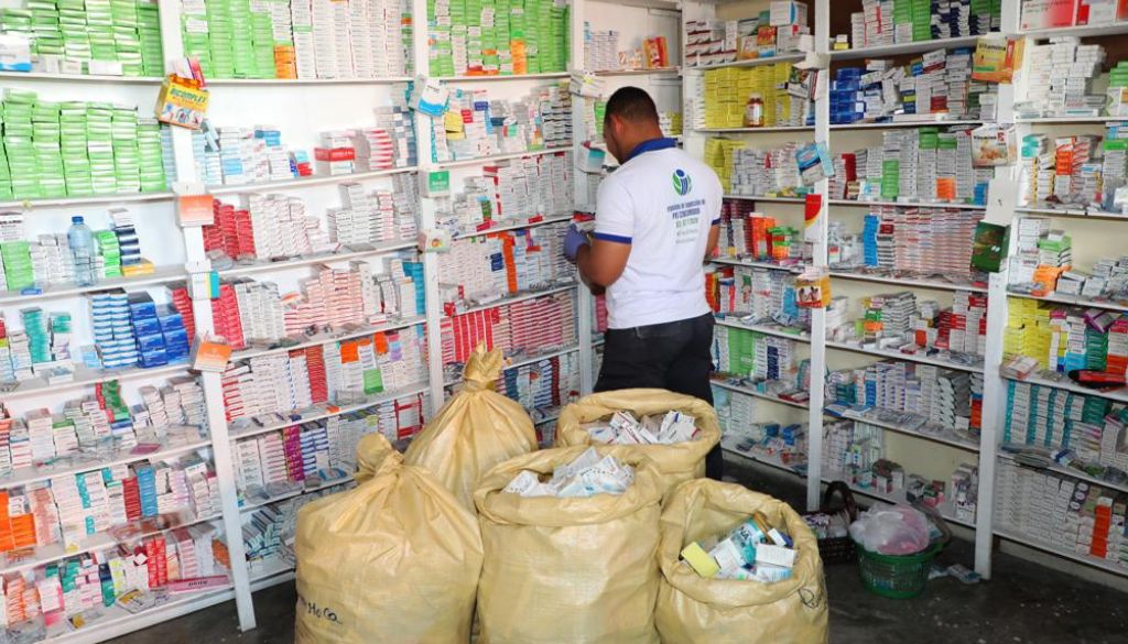 Incautan miles de medicamentos no aptos para consumo en operativo 