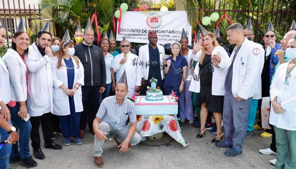 Reclaman apertura total del hospital Luis Eduardo Aybar 