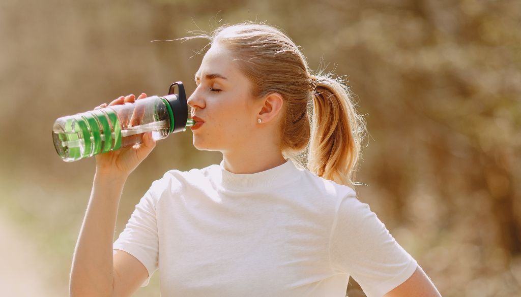 Debida hidratación evita rápido envejecimiento 