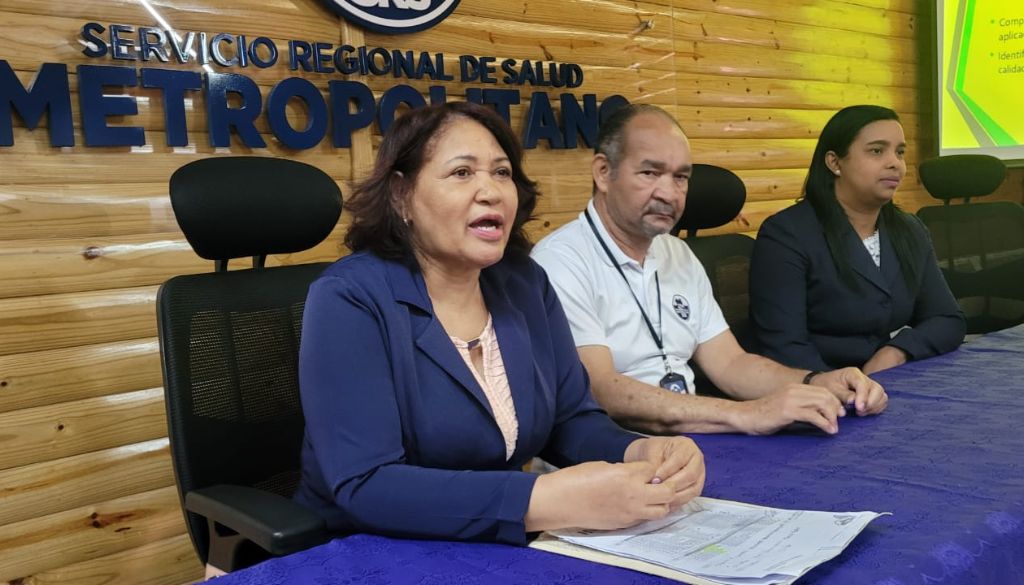 Capacitan a enfermeras en atención al usuario 