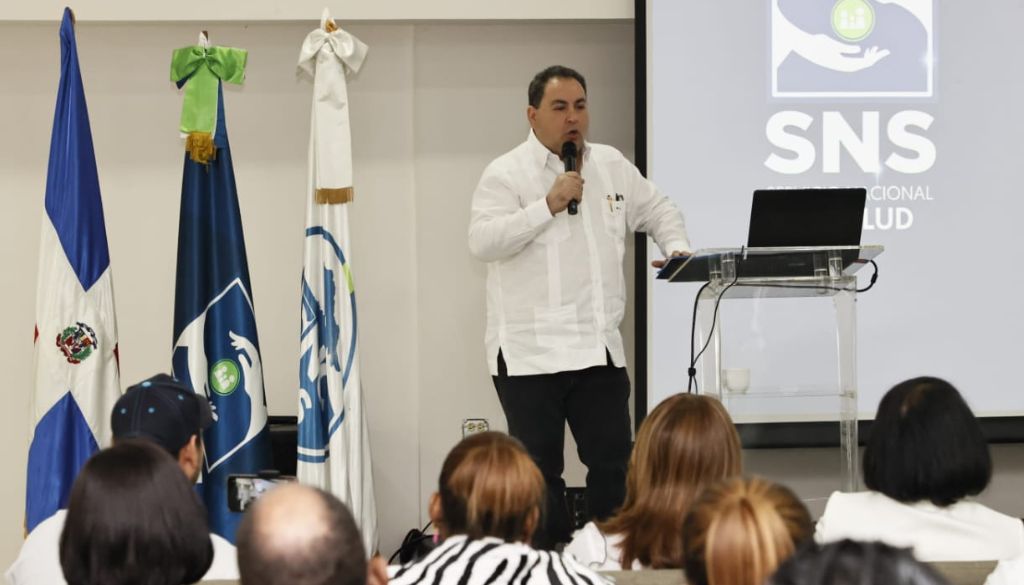 Invierten casi ocho millones en equipo para hospitales  