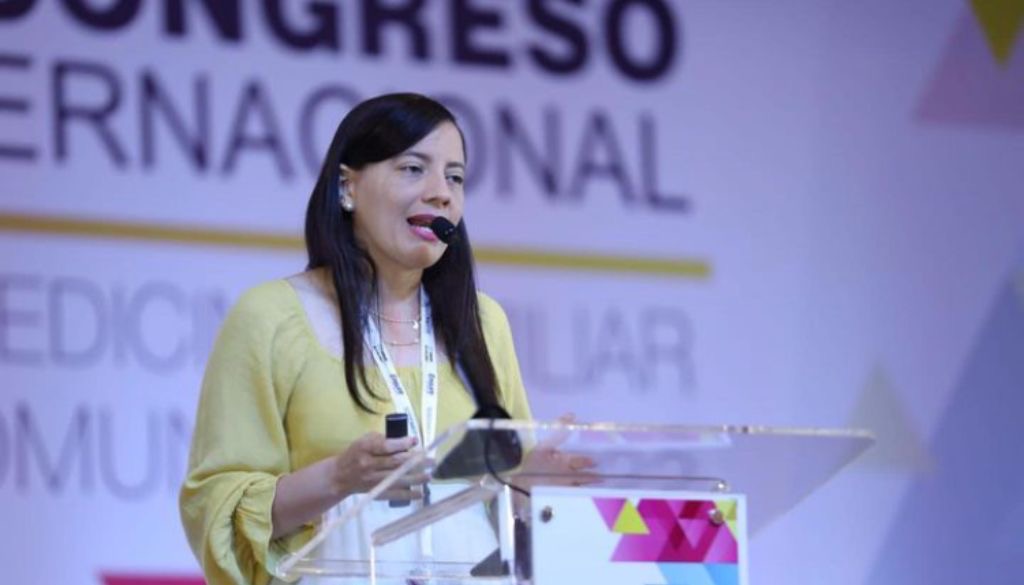 Doctora dominicana representa jóvenes de Waynakay 