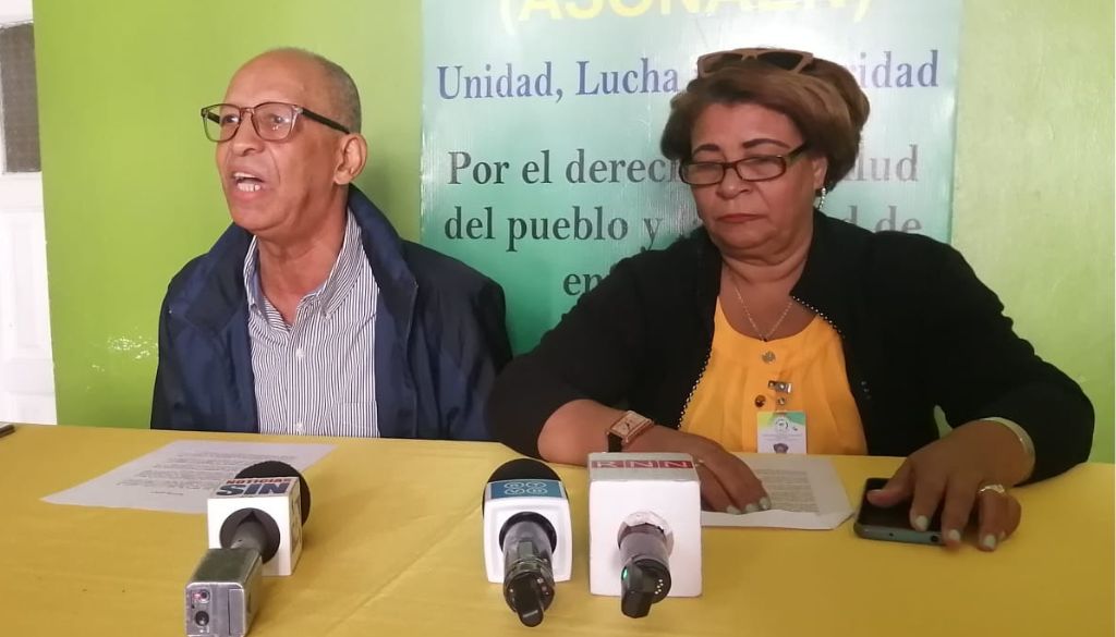 Demandan presidente actúe ante irregularidades en hospitales (VIDEO) 