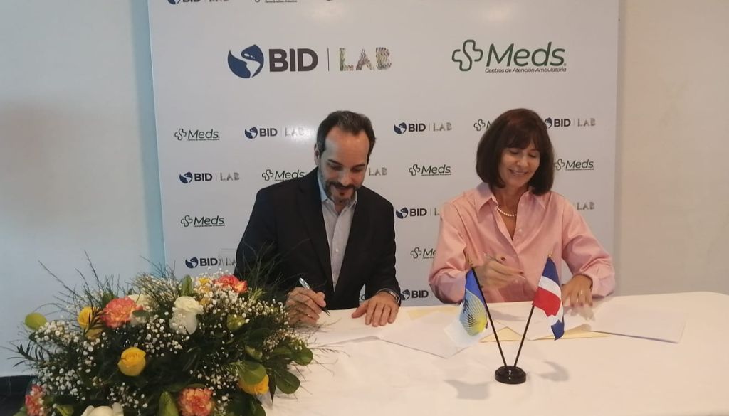 Meds y BID Lab firman acuerdo para expandir atención primaria  