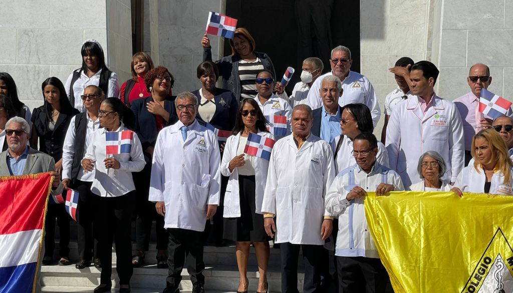 Médicos continuarán marchas pese a levantar paro a ARS 