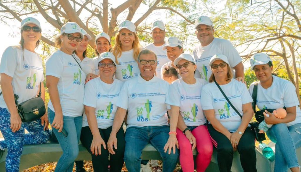 Médicos Familiares realizan caminata por salud de la mujer  