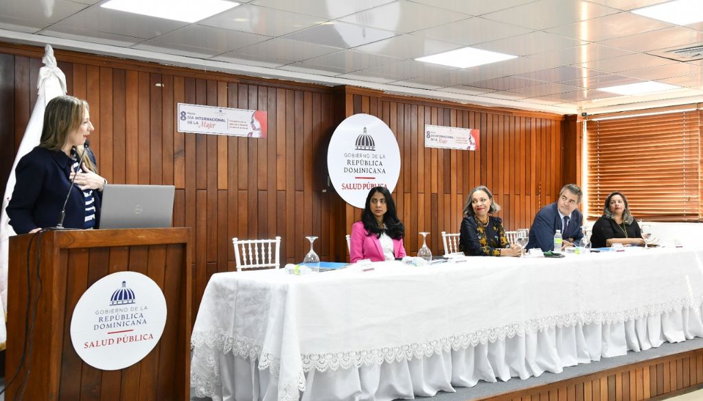 75 % del personal Salud Pública son  mujeres  