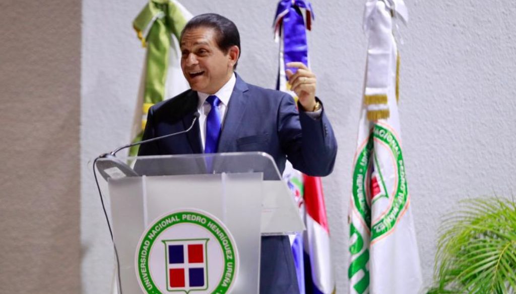 Ministro de Salud destaca avances en el sector 