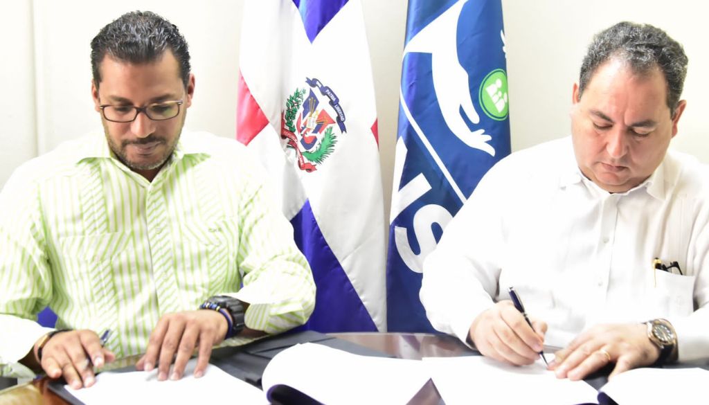 Servicio Nacional de Salud y Fundación Mauricio Báez firman acuerdo 
