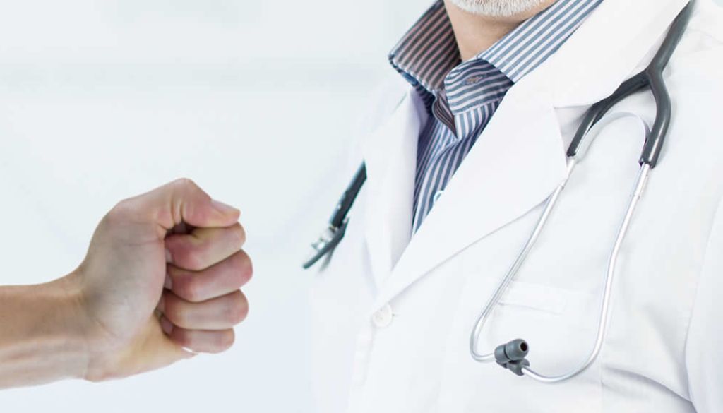 Advierten vidas de médicos corren riesgo por inseguridad en hospitales 