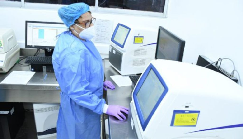 Destacan red Pública cuenta con bioanalistas capacitados en su día 