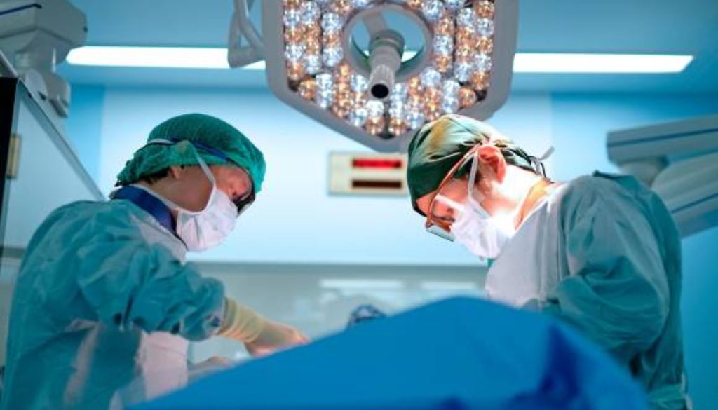 Cirugía a corazón abierto con latido cero cumple 70 años  