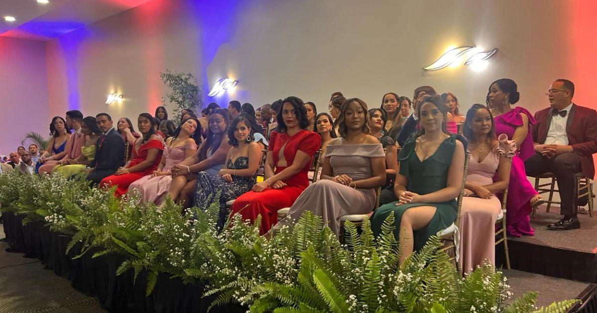 Maternidad La Altagracia gradúa 44 especialistas 