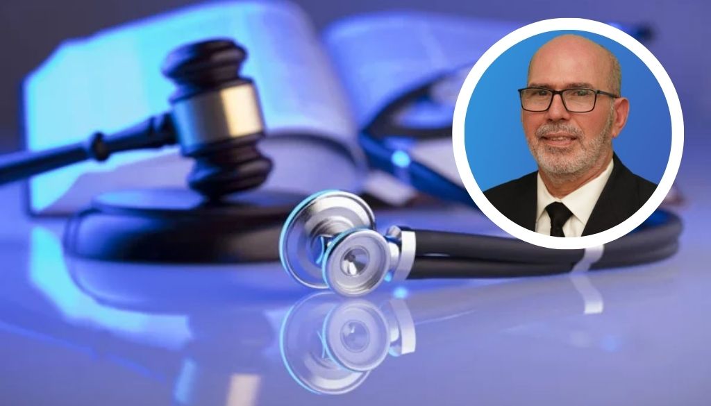 Cuestionan monto indemnización en caso acusada ejercer medicina ilegal  