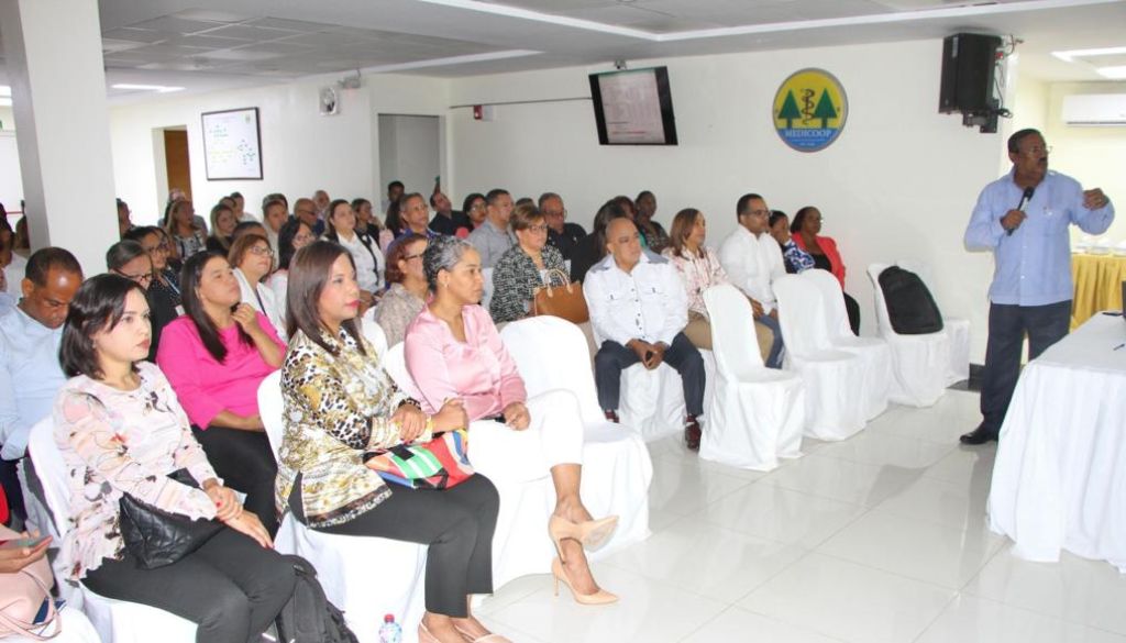 SRSM realiza encuentro con directores de hospitales 