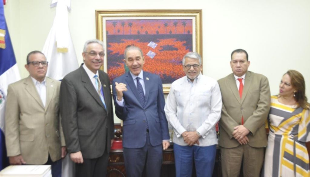 Presidentes de FEPAFEM y ADOFEM se reúnen con ministro del MESCyT 
