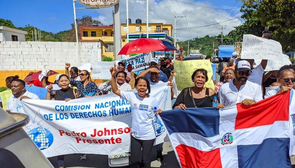 Personal de salud protesta en demanda entrega hospital  
