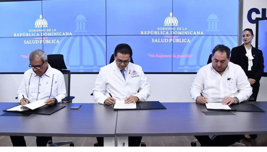 Firman convenio para crear nuevas plazas para médicos de posgrado 