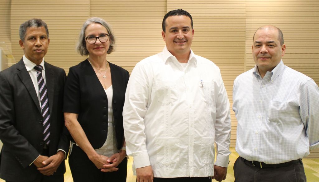 Presentan técnicas para cirugías mínimamente invasivas 