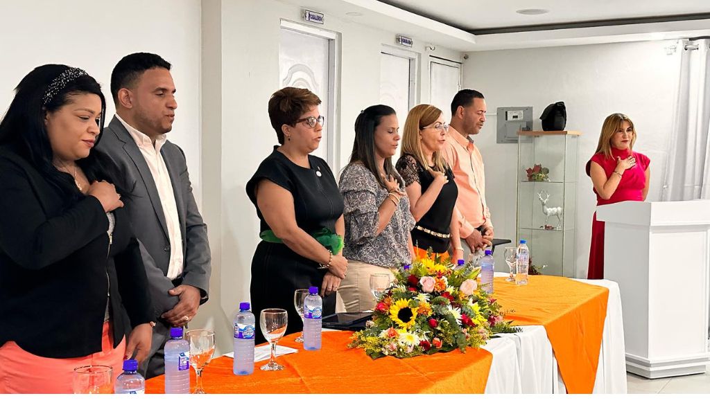 Colegio Odontólogos juramenta directivas regionales   