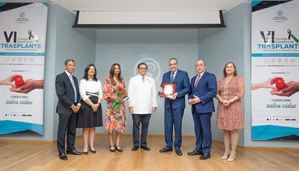 Reconocen aportes de médicos a programas de trasplantes  
