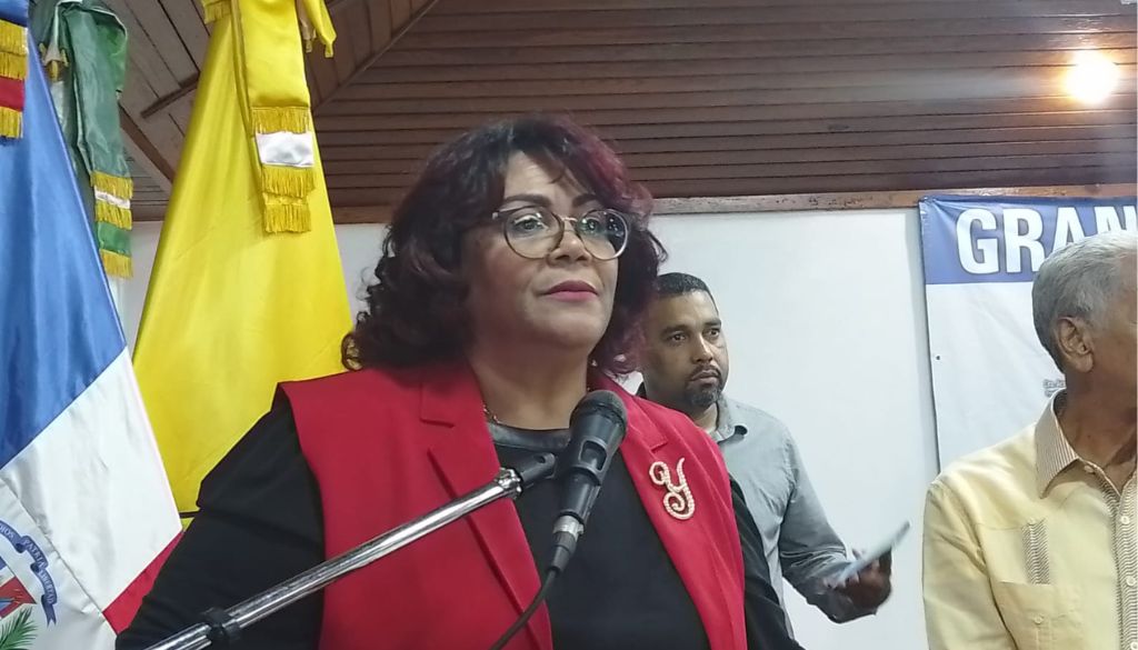 Lanzan candidatura a presidencia del CMD de la doctora Yubelky Aquino 