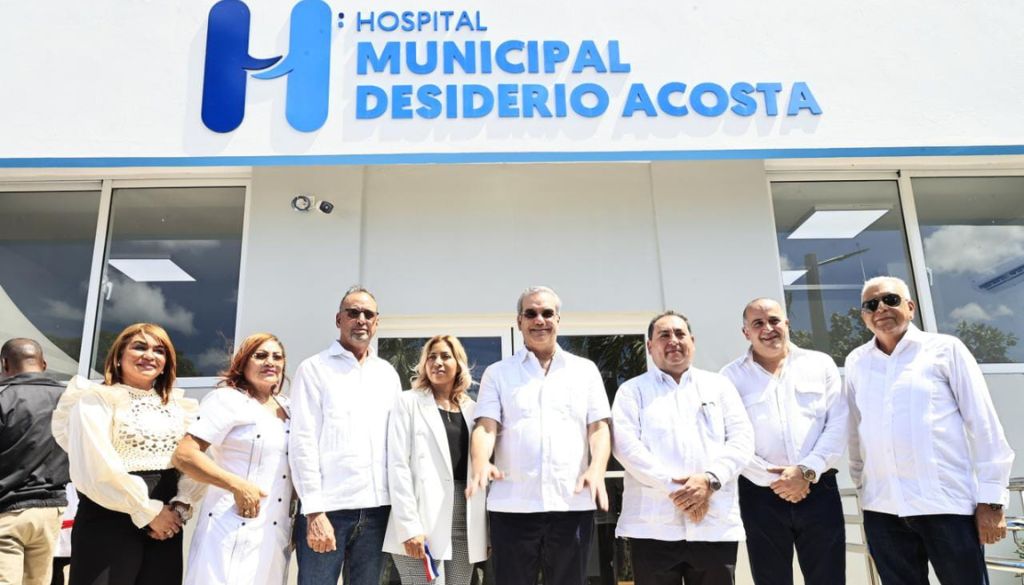Entregan hospitales en Gaspar Hernández y Río San Juan 