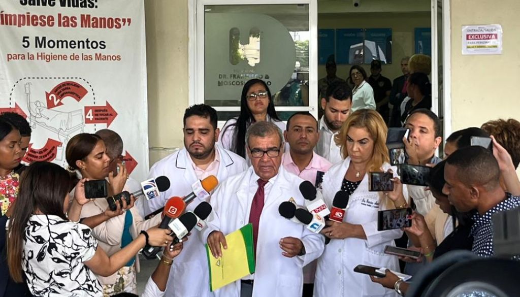 Médicos suspenden el paro de labores en el Moscoso Puello 