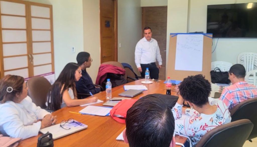 Two Oceans imparte curso sobre manejo e Interpretación de datos en Investigaciones clínicas a profesionales de la región norte 