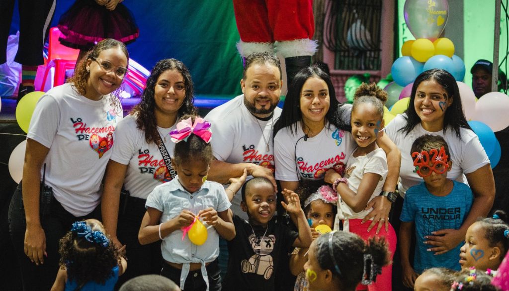 Fundación Lo Hacemos de Corazón realiza fiesta navideña a cientos de niños 