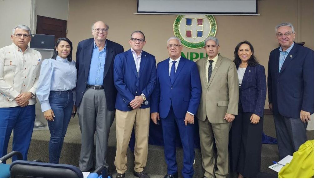 ADOFEM exige cumplir reglamentos sobre ENURM incluyente y pago de residencias médicas 