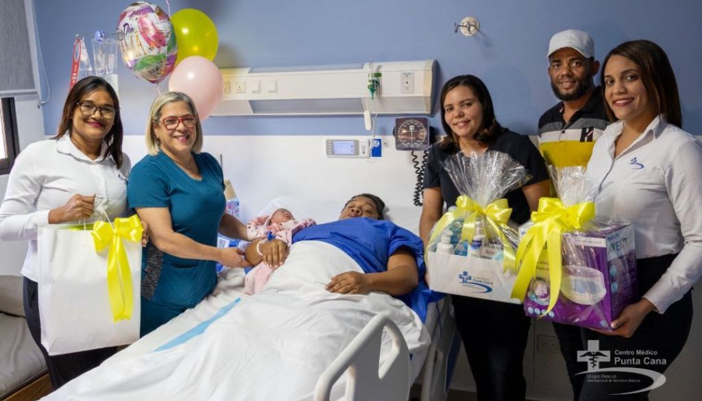 Centro Médico Punta Cana da bienvenida a primer bebé nacido del año 