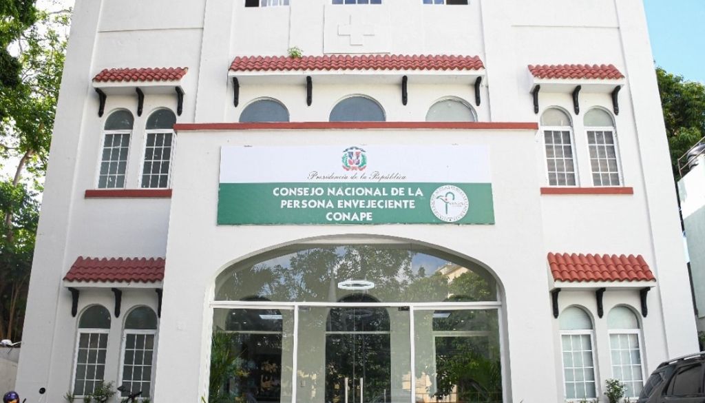 CONAPE anuncia construirá hogar diurno para adultos mayores en Azua 