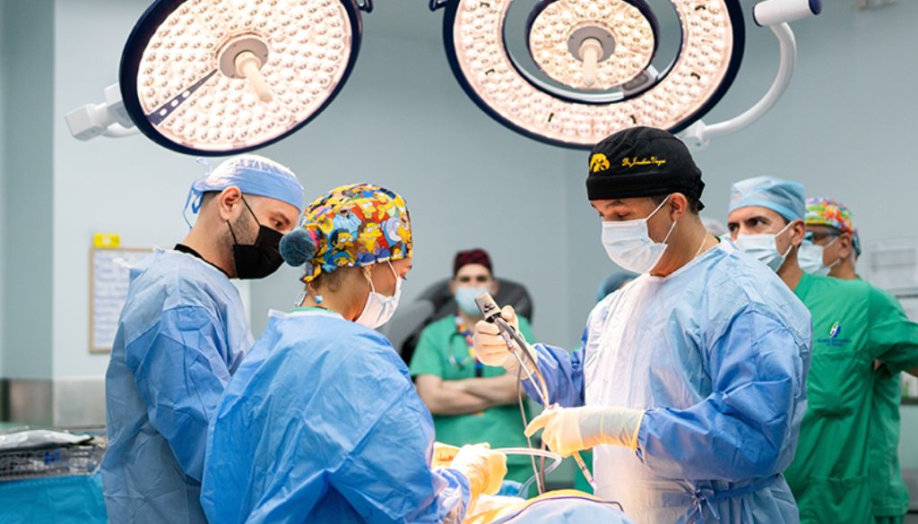 Realizan con éxito primeras lobectomías robóticas por cáncer de pulmón en el país 